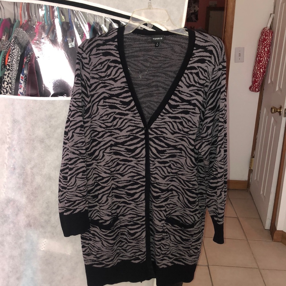 Torrid size 3 Black and gray  button up sweater
